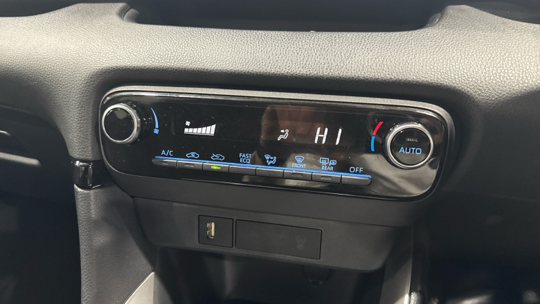 Toyota Yaris 1.5 Hybrid Design 5dr CVT Hybrid Hatchback